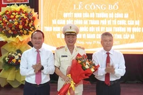 Thiếu tướng Nguyễn Hữu Hợp (giữa), Giám đốc Công an tỉnh Quảng Nam chính thức giữ chức vụ Giám đốc Công an TP Đà Nẵng kể từ ngày 1/7.