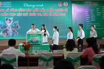 Thầy và trò Đại học Đông Á quyên góp ủng hộ đồng bào khắc phục hậu quả thiên tai, bão lũ năm 2025.