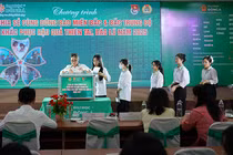 Thầy và trò Đại học Đông Á quyên góp ủng hộ đồng bào khắc phục hậu quả thiên tai, bão lũ năm 2025.