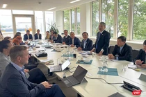 Ông Nguyễn Đức Dũng, Chủ tịch HĐND thành phố Đà Nẵng và đoàn công tác thành phố Đà Nẵng tại buổi làm việc với Viện nghiên cứu hệ thống bằng điện tử (Fraunhofer Enas) Đức.