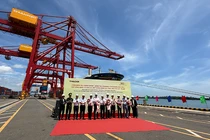 Sáng 16/5, tại Cảng biển quốc tế Chu Lai (Quảng Nam), hãng tàu Regional Container Lines (RCL), chính thức khai trương tuyến hàng hải trực tiếp Chu Lai – Ấn Độ.