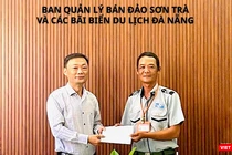 Ngày 4/8, Ban quản lý bán đảo Sơn Trà và các bãi biển du lịch Đà Nẵng đã biểu dương, khen thưởng anh Phan Thanh Trinh, Tổ trưởng Tổ công tác số 2 và anh Phạm Nhữ Đông, nhân viên cùng tổ thuộc Đội quản lý trật tự du lịch biển, vì đã có hành động kịp thời, hỗ trợ du khách người Úc tìm lại tài sản thất lạc tại biển Cửa Đại, Hội An.