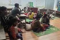 Người dân ở vùng núi thành phố Đà Nẵng được sơ tán khỏi khu vực nguy hiểm đến nơi an toàn.