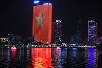 7 đóa sen thắp sáng sông Hàn nhân Đại lễ Vesak 2025 mang thông điệp quốc thái dân an, biểu tượng thiêng liêng của Phật đản và văn hóa tâm linh Phật giáo tại Đà Nẵng.