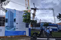 Vụ sập cẩu tháp ở công trình dự án Hiyori Aqua Tower khiến 1 người chết tại chỗ.