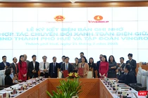 Quang cảnh lễ ký kết biên bản ghi nhớ hợp tác toàn diện về chuyển đổi xanh, chuyển đổi số giữa TP Huế và Vingroup.