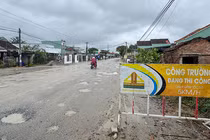 Các vị trí hư hỏng, đọng nước trên tuyến Quốc lộ 14E (đoạn qua xã Bình Quý, huyện Thăng Bình, Quảng Nam) đã được đơn vị thi công khắc phục, đảm bảo việc đi lại cho người dân.