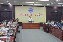 Phó Chủ tịch UBND TP Đà Nẵng Trần Nam Hưng chủ trì cuộc họp khẩn về công tác ứng phó bão số 10 (bão Bualoi), kết nối trực tuyến đến tất cả xã, phường và đặc khu.