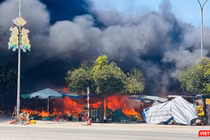 Hiện trường vụ cháy chợ An Lỗ (TP Huế) xảy ra chiều 18/4.