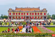 Điện Kiến Trung (Huế) thu hút khách tham quan trong dịp Tết Ất Tỵ 2025. Ảnh: Giang Trần.