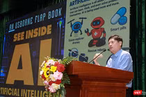 PGS.TS Tưởng Duy Hải, Đại học Sư phạm Hà Nội trình bày các nội dung ứng dụng AI trong giáo dục và chương trình giáo dục STEM cho giáo viên các cấp học tại chương trình tập huấn.