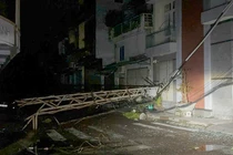 Cột điện thép định hình ở phường Quy Nhơn, tỉnh Gia Lai bị bão số 13 quật gãy.