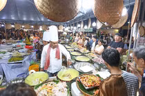 Clip: Du khách thích thú thưởng thức đặc sản bốn phương tại Lễ hội ẩm thực du lịch Đà Nẵng 2025