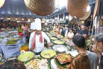 Clip: Du khách thích thú thưởng thức đặc sản bốn phương tại Lễ hội ẩm thực du lịch Đà Nẵng 2025