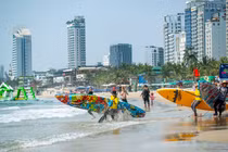 Biển Đà Nẵng vào mùa du lịch 