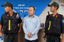 Ông Nguyễn Quang Hoàng (giữa), Tổng giám đốc Công ty TNHH MTV Tư vấn đầu tư GFDI 