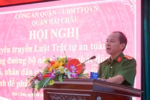 Thượng tá Trần Văn Tám, Trưởng Công an quận Hải Châu phát biểu tại hội nghị
