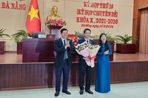 Ông Ngô Xuân Thắng (đứng giữa), Chủ tịch Ủy ban MTTQVN TP Đà Nẵng được HĐND TP Đà Nẵng bầu giữ chức Chủ tịch HĐND TP.