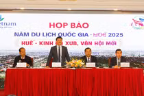 Ông Nguyễn Thanh Bình, Phó Chủ tịch Thường trực UBND tỉnh Thừa Thiên Huế cung cấp thông tin cho báo chí. Ảnh: Nguyễn Lê.