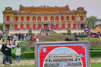 Du lịch Thừa Thiên Huế 10 tháng đầu năm 2024 tăng 26,8% (Ảnh du khách tham quan điện Kiến Trung, Đại nội Huế)