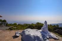 Đỉnh Bàn Cờ trên bán đảo Sơn Trà (Đà Nẵng) nơi tỉ phú Bill Gates cùng bạn gái đến thưởng trà trong chuyến du lịch Đà Nẵng từ ngày 4/3-7/3