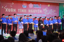 ĐH Đông Á tặng 300 vé xe và 2 chuyến xe Tết cho sinh viên khó khăn