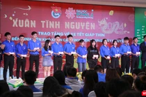 ĐH Đông Á tặng 300 vé xe và 2 chuyến xe Tết cho sinh viên khó khăn