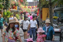 Khách du lịch đến phố cổ Hội An trong dịp Tết Nguyên đán Giáp Thìn 2024 tăng mạnh