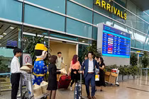 Những du khách đầu tiên từ Hồng Kông đến Đà Nẵng trên chuyến bay do Hong Kong Airlines khai thác