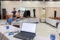 Quang cảnh buổi đấu giá mỏ cát ĐB2B ở xã Điện Thọ (Điện Bàn, Quảng Nam). Ảnh CTV.