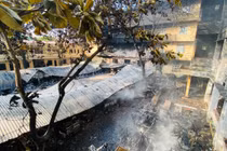 Hiện trường vụ hoả hoạn khiến 40 xe điện tại Trường Cao đẳng Điện lực miền Trung bị thiêu rụi.