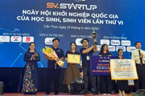 Nhóm sinh viên giành Giải Nhất SV-Starup 2024 với sản phẩm Mực thực vật Botanical Inks. (ảnh VNUK)