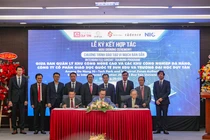 Quang cảnh lễ Ký kết thỏa thuận hợp tác ba bên về đào tạo thiết kế vi mạch, bán dẫn giữa Ban Quản lý Khu công nghệ cao và các khu công nghiệp Đà Nẵng, Công ty CP Giáo dục quốc tế Sun Edu và trường Đại học Duy Tân.