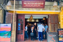 Máy bán vé tàu hoả tự động được đặt tại Văn phòng Trung tâm Hỗ trợ Du khách tỉnh Quảng Nam (số 49 Phan Châu Trinh, TP Hội An)