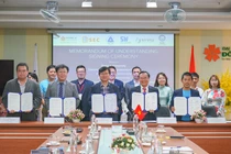 Quang cảnh lễ ký kết hợp tác đào tạo nhân lực CNTT, công nghiệp bán dẫn giữa Viện Khoa học và Công nghệ sáng tạo Gyeongsan, ĐH Quốc gia Jeju, ĐH Daegu Catholic (Hàn Quốc), CLB doanh nhân phần mềm Đà Nẵng và ĐH Đông Á.