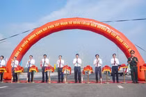 Lãnh đạo TP Đà Nẵng cắt băng khánh thành đường vành đai phía Tây TP Đà Nẵng.