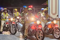 Công an TP Tam Kỳ ra quân xử lý học sinh, thanh thiếu niên vi phạm trật tự giao thông. Ảnh: CAQN