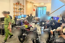 Lực lượng công an kiểm tra hiện trường vụ án (ảnh CACC)