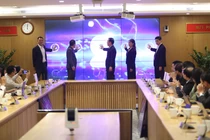 Nghi thức bấm nút khai trương Cổng thông tin điện tử sản phẩm, giải pháp khoa học, công nghệ, đổi mới sáng tạo và chuyển đổi số.