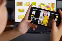 Người theo dõi TikTokShop có thể chat với nhân viên tư vấn ngay trong phiên live khi tìm được sản phẩm ưng ý.