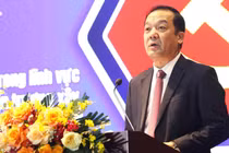 Thứ trưởng Phạm Đức Long trình bày báo cáo về hoạt động 6 tháng của toàn ngành. Ảnh: T.H.