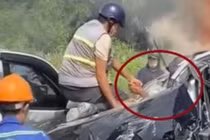 Người đầu tiên kéo tài xế kẹt trong xe Volvo: 'Đừng gọi tôi là người hùng'