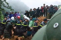 Lực lượng cứu hộ tại hiện trường.