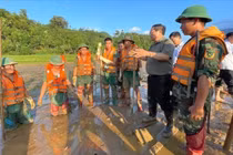 Tìm thấy 70 người lên núi lánh nạn bão lũ, sạt lở