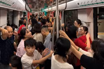 Dân chen nhau trải nghiệm tàu Nhổn - ga Hà Nội, kỷ lục hơn 66.000 lượt khách 