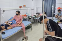 13 học sinh ở Hà Nội nhập viện: Chưa xác định được nguồn gốc chai nước ngọt phát miễn phí