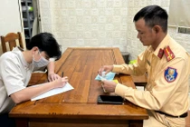 Nam tài xế L làm việc với công an.