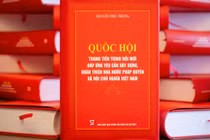 Cuốn sách "Quốc hội trong tiến trình đổi mới đáp ứng yêu cầu xây dựng, hoàn thiện Nhà nước pháp quyền xã hội chủ nghĩa Việt Nam" của Tổng Bí thư Nguyễn Phú Trọng. Ảnh: Quốc hội.