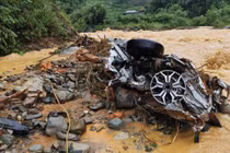 Tìm thấy 17 thi thể trong vụ sạt lở vùi lấp xe ở Cao Bằng