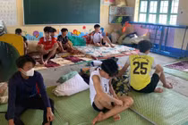 142 cô trò thoát nạn trước khi quả đồi sập xuống